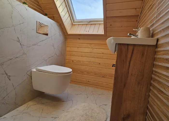 Swierkowe Zacisze - *