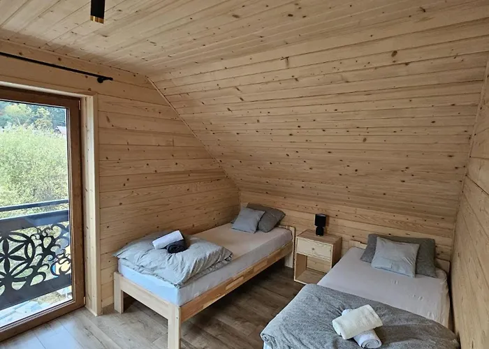 Swierkowe Zacisze - *